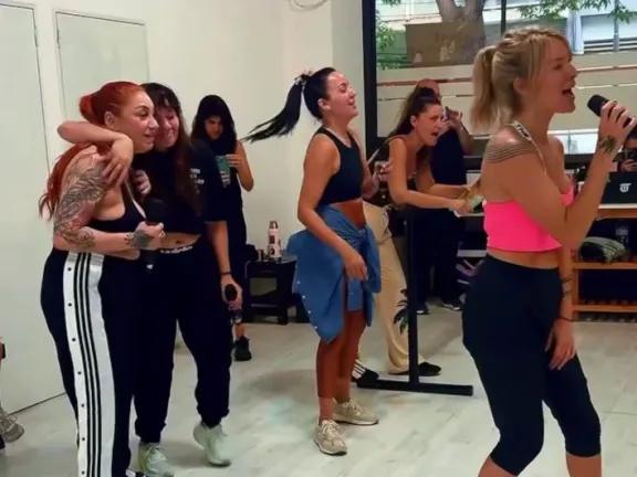 El abrazo que esperaban todos: Lissa Vera y Lowrdez sellaron la paz en pleno ensayo de Bandana