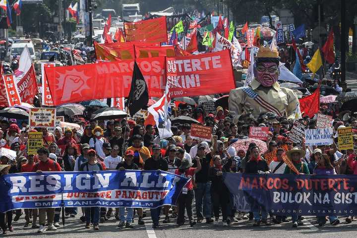 Miles protestan en Filipinas contra la corrupción en el gobierno del derechista Ferdinand Marcos Jr