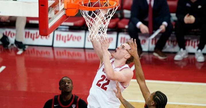Winter's double-double helps No. 24 Wisconsin trounce Ball State 86