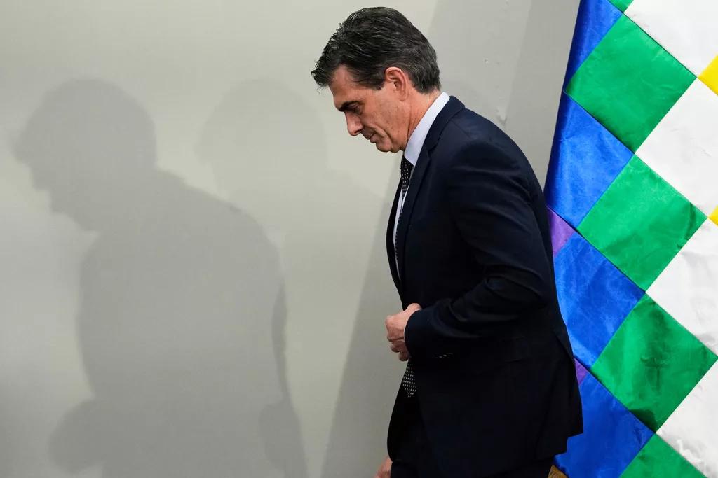 Bolivia: Paz deroga impuestos para atraer inversiones y recorta el gasto público