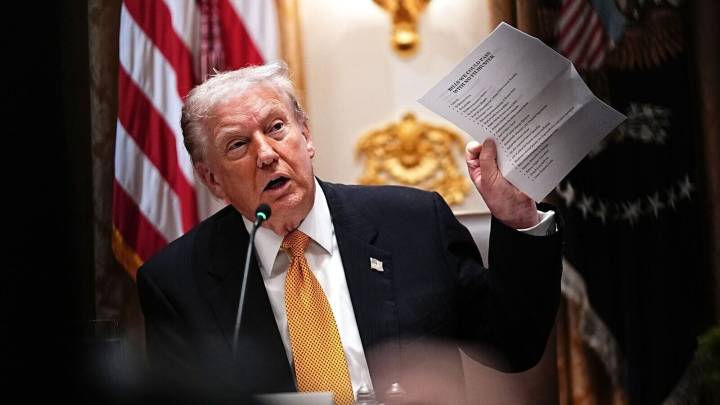 Trump admn gives US Supreme Court 9:30 pm ultimatum to block full SNAP payments