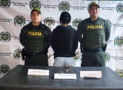 Mujer fue capturada por portar un arma de fuego hechiza