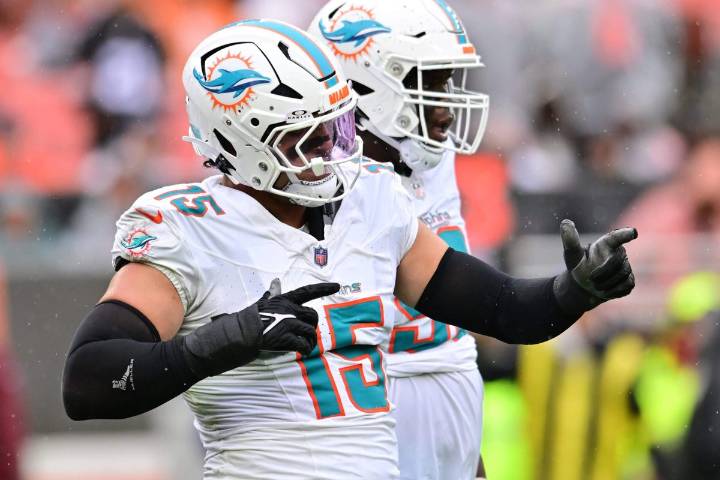 Dolphins trade linebacker Jaelan Phillips to Eagles: Sources
