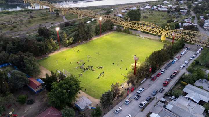 San Nicolás 🏟 Estadio Puente Ñuble cuenta con moderna iluminación