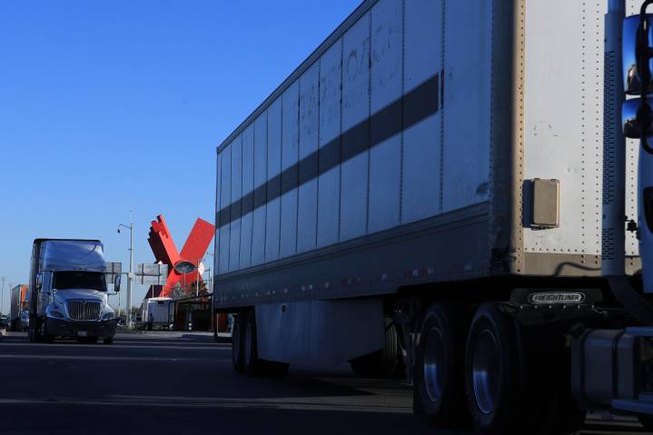 Bloqueos en la fronteriza Ciudad Juárez provocan pérdidas millonarias en norte de México