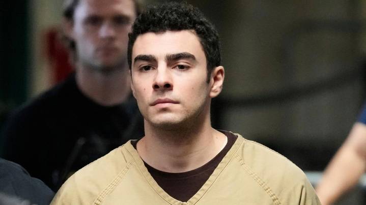 Federal prosecutors say Bondi's comments shouldn't affect Luigi Mangione's death penalty case