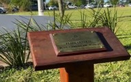 Placa en la Sociedad Rural de Corrientes evoca a represor condenado por delitos de Lesa Humanidad