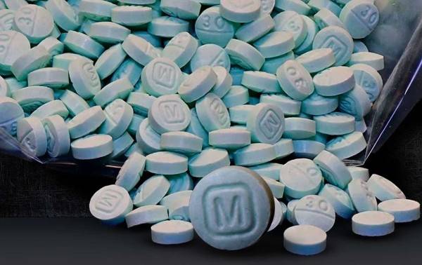 Le dan casi 22 años de cárcel por traficar 17 mil pastillas de fentanilo