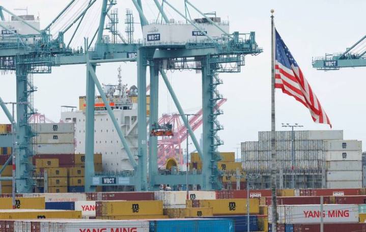 U.S. container imports fall in October amid tariff