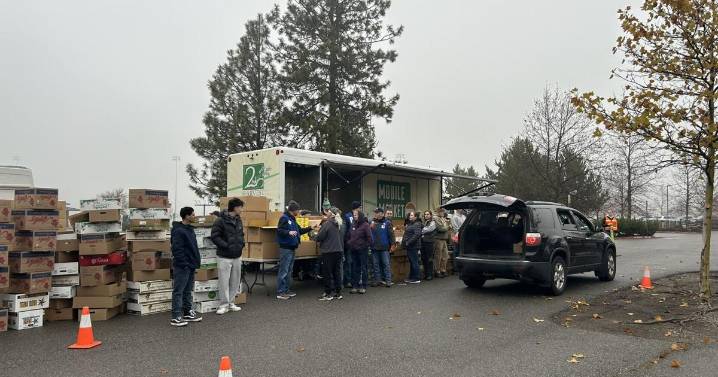 2nd Harvest hosts mobile food drive in honor of Veterans Day