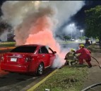 Un vehículo se incendió parcialmente frente a Orinokia