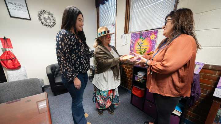 Pueblo elementary school families receive $30,000 in gift cards