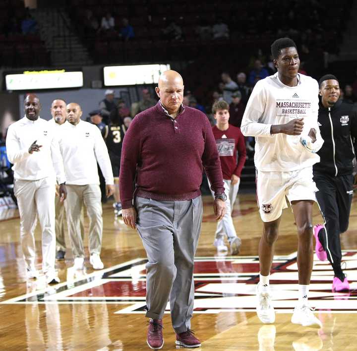 UMass men’s basketball falls against Charleston in Paradise Jam opener