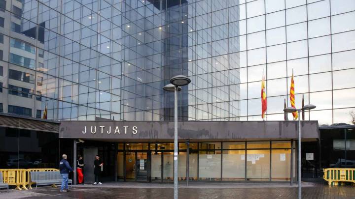 Citan al fontanero sospechoso de matar a la dependienta de una zapatería de Sabadell en el año 2007