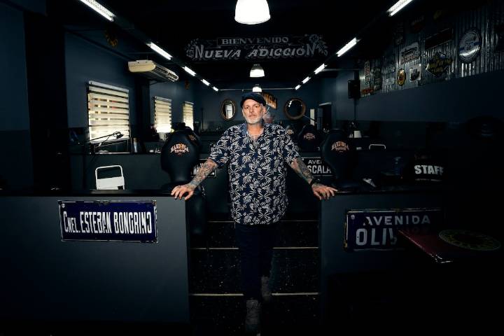 El tatuador argentino que devuelve la autoestima a las sobrevivientes de cáncer de mama