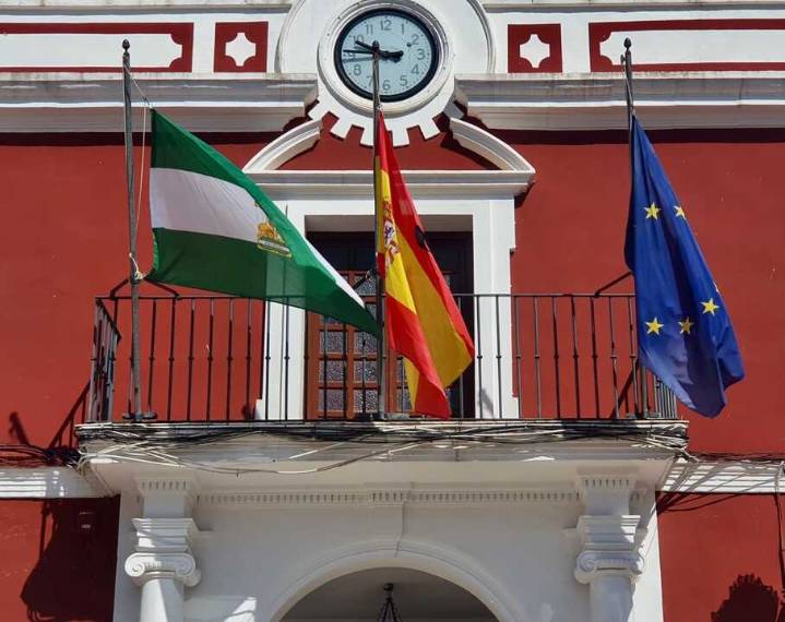 Encierro del comité de empresa en el Ayuntamiento de Fernán Núñez por el bloqueo del convenio