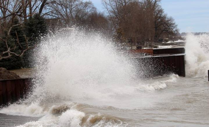 Wind, big waves could impact Lake Erie shoreline in region: LTVCA