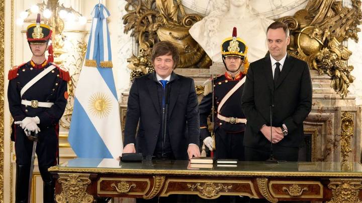 El Gobierno eliminó la Secretaría de Medios y trasladó sus funciones a la Jefatura de Gabinete