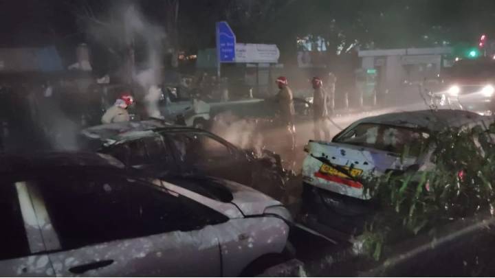 8 Dead in powerful Car blast in Delhi , High Alert issued