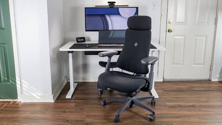 I tested the space-age LiberNovo Omni office chair and its motorized lumbar support has been a dream come true for my back