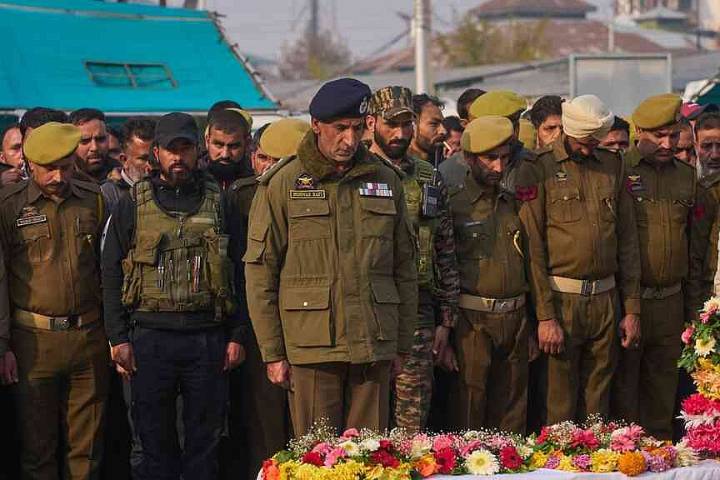 Seized explosives detonate in Kashmir