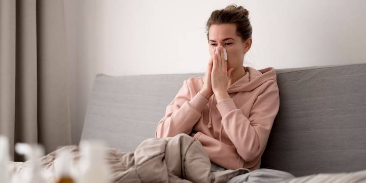 Por qué necesitamos aislarnos cuando estamos enfermos, según científicos de Harvard y del MIT