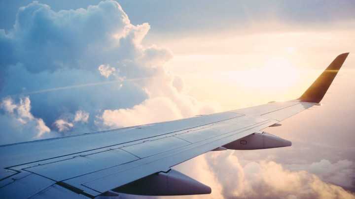 Asociaciones de aviadores y auxiliares de vuelos exigen suspender vuelos a Venezuela tras decisión de Copa Airlines de seguir operando en la zona