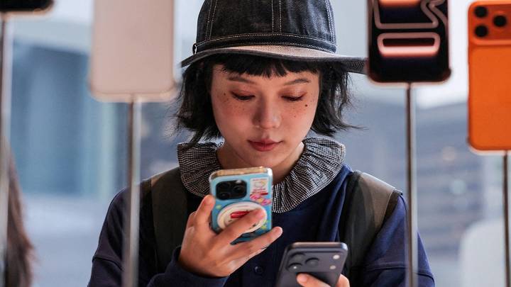 iOS 26.1 update boosts iPhone security and performance improvements