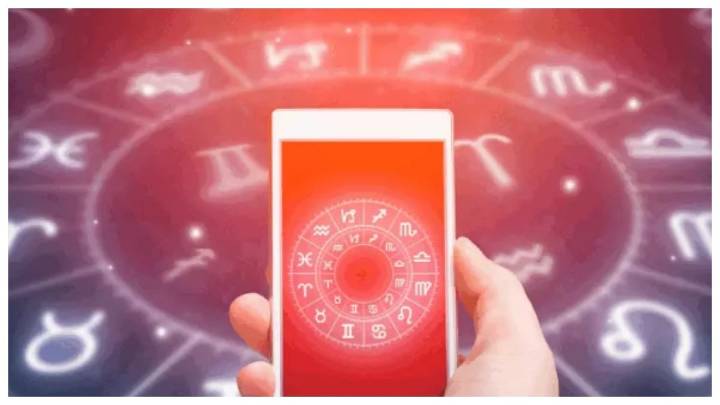 Astrologer Scam Drains Bank Accounts Via Payment Links, India’s ₹60,000 Crore Astrology Market Booms As Youth Seek Quick Fixes