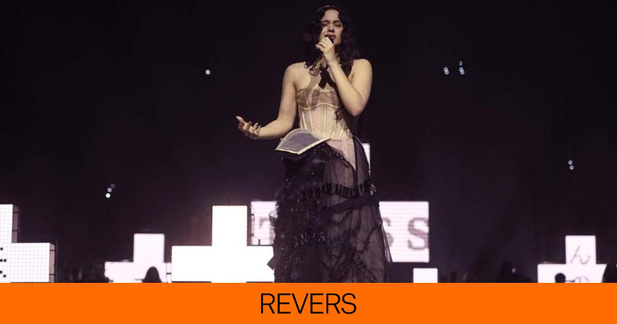 Rosalía presenta por primera vez 'Lux' en Valencia con una espectacular actuación