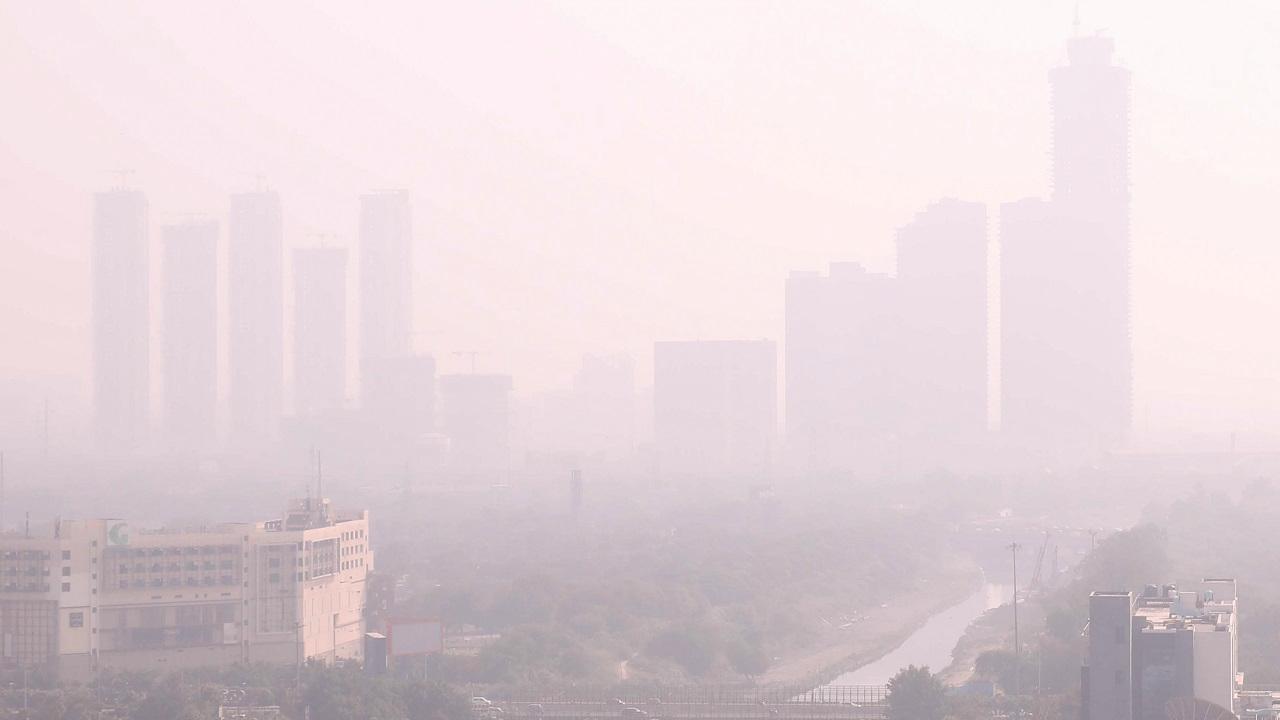 Delhi’s air quality remains ‘very poor’ at 309 as shallow fog blankets city