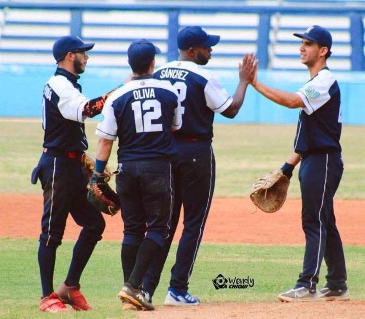 Cachorros consolidan su dominio en serie beisbolera cubana (+Foto)