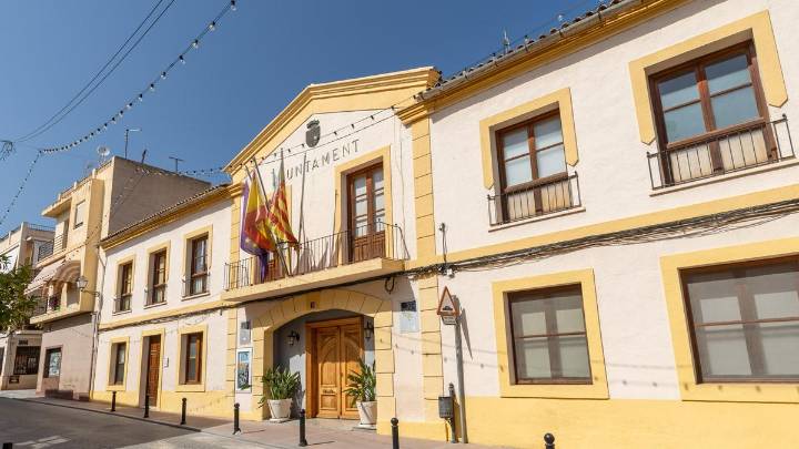 L´Alfàs lanza una ayuda de 50.000 euros para transporte y estudios postobligatorios