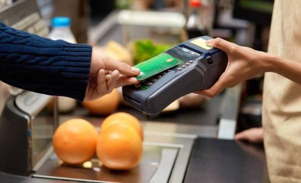 Uno de cada 4 hogares pidió préstamos y más del 50% compra en cuotas o pide fiado