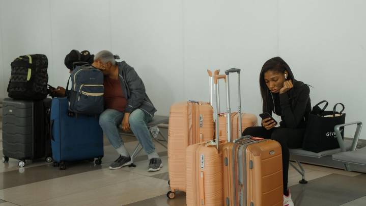 US airlines cancel more than 2,500 weekend flights largely due to government shutdown