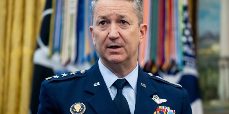 El Jefe del Estado Mayor Conjunto de EE.UU. realizará visita a base en Puerto Rico en el contexto de las crecientes tensiones con Venezuela.