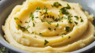 The Best Ways To Prevent Mashed Potatoes From Becoming A Gluey Mess