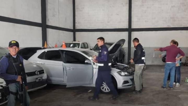 Más de 80 mil autos “mellizos” circulan en Argentina: alertan por estafas con papeles falsos