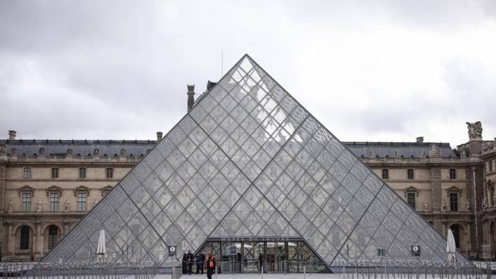 Una auditoría de 2018 alertó del riesgo del balcón por el que se produjo el robo del Louvre en octubre