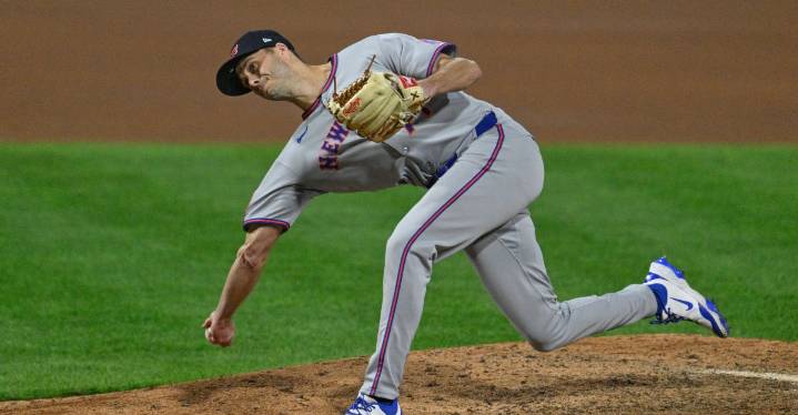 Poll: Should the Rangers sign Tyler Rogers?