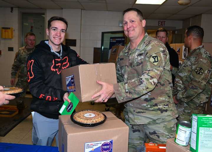 ‘Hero Meals’ fill Thanksgiving gaps for veterans and military, Gold Star families