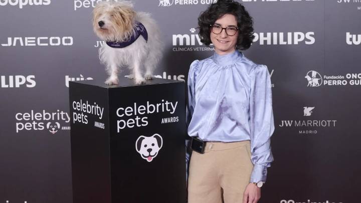 La aragonesa Lidia Nicuesa y su perrita Cini, galardonadas en los Celebrity Pets Awards