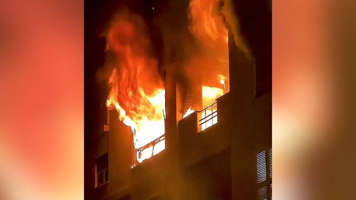 Al menos 2 heridos y vecinos evacuados tras un grave incendio en una vivienda