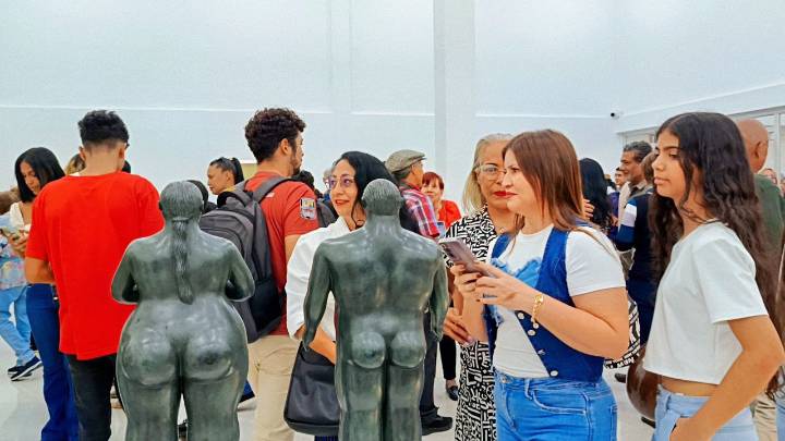 Más de 400 personas disfrutaron de reapertura del MUVA con siete exposiciones magistrales