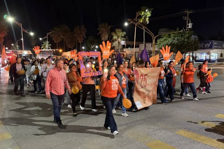 “Una Noche por Ellas”: Ciudad Constitución marcha contra la violencia hacia las mujeres
