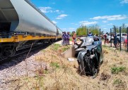 Un tren de cargas arrolló a un automóvil en Hermoso Campo y el conductor fue hospitalizado