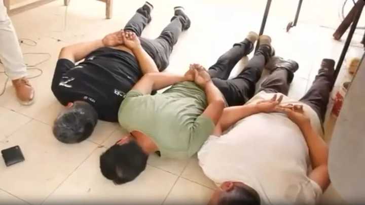 Policías usaban presos como albañiles y terminaron detenidos