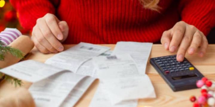 Compras de fin de año: Los consejos de una experta para no comenzar el 2026 con números rojos