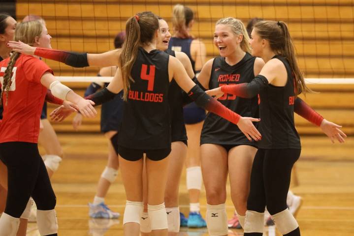 Romeo rallies back to stun No. 7 Eisenhower for district title