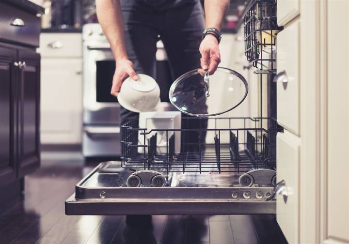 Asking Eric: Husband does housework while wife plays online games